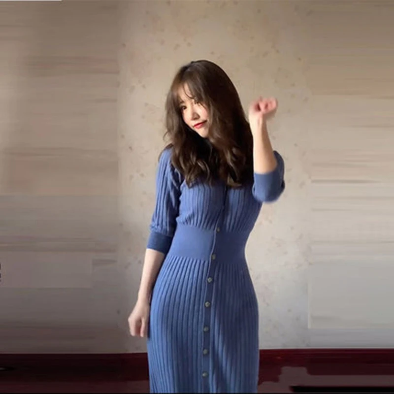 Женское трикотажное платье асимметричного покроя слитное с V-образным вырезом и