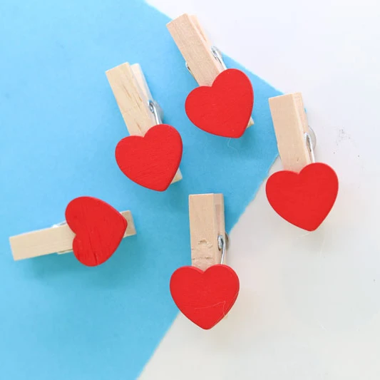 Магнит на холодильник зажим в виде красного сердца деревянное украшение