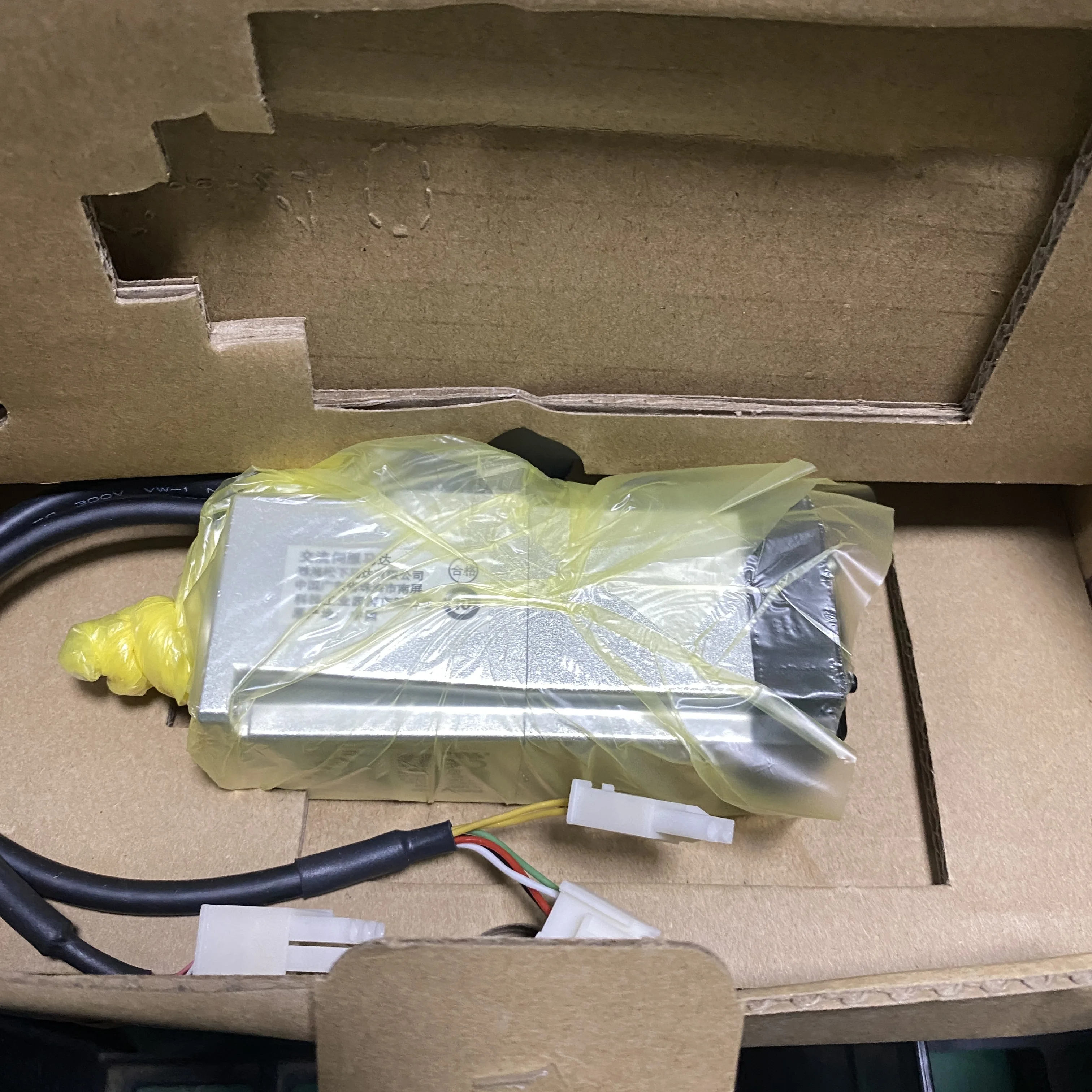 

Серводвигатель переменного тока Panasonic кВт MHMF011L1B2