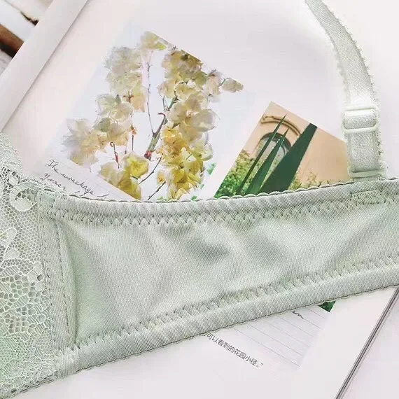 Undergarments without underwire are gathered up to receive a pair of adjusted breast bra thin sexy lace set | Женская одежда