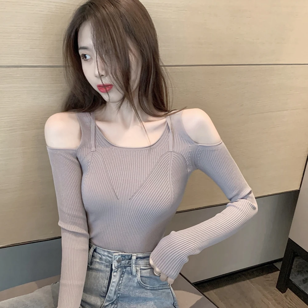 

Женский эластичный трикотажный свитер на бретельках с открытыми плечами и открытой спиной