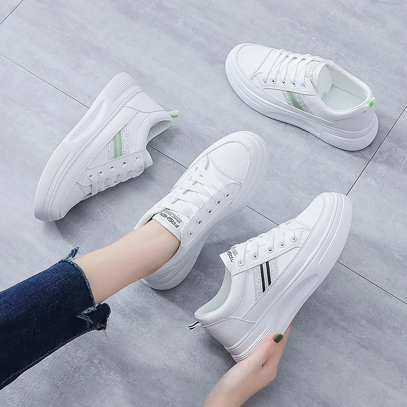 

KATIDAI Women's Classic Renaissance Sneaker