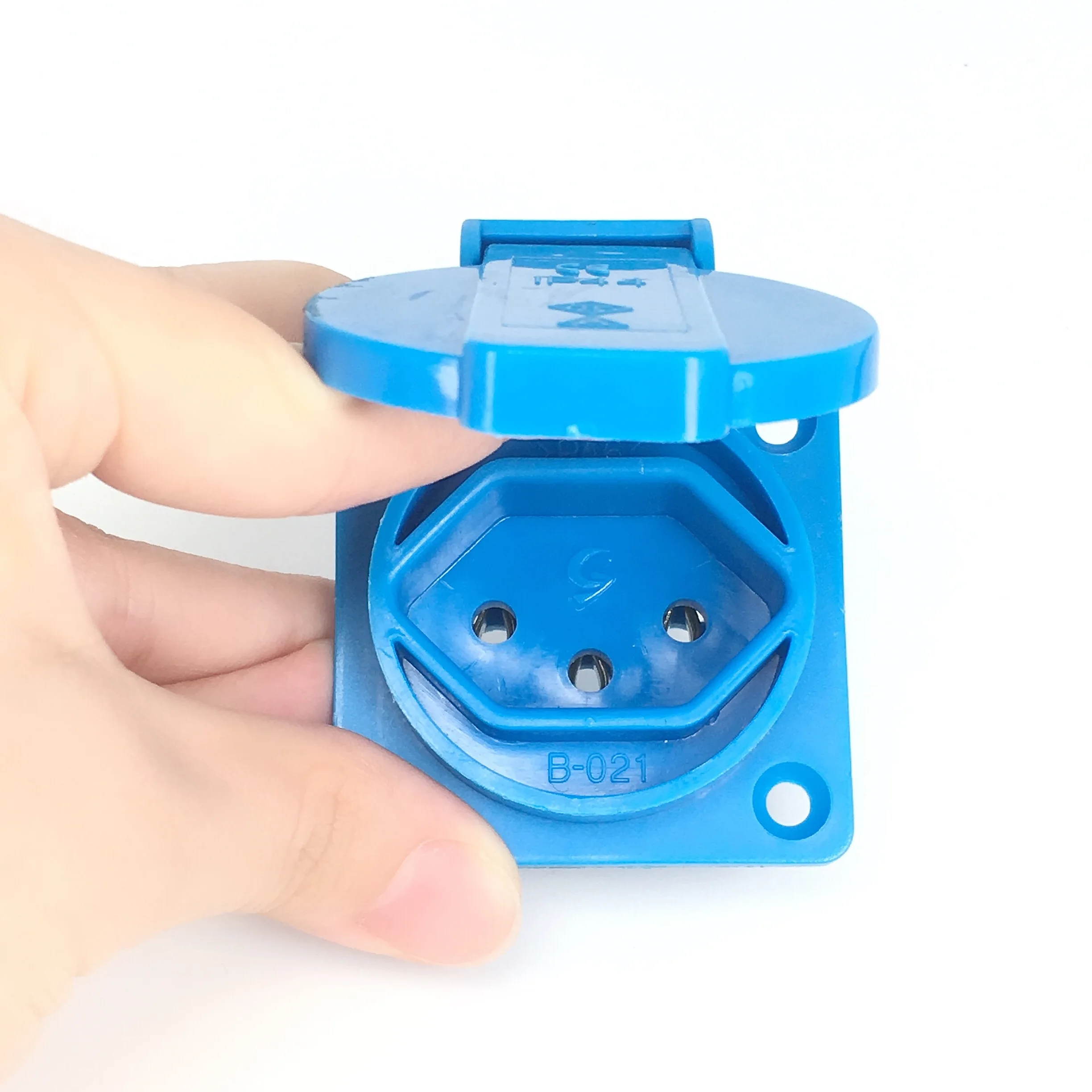 Kopp 28754 розетка ip. розетки ip44-ip55. установка розетки ip44. розетка schneider electric ip65. розетка накладная серая ip65.