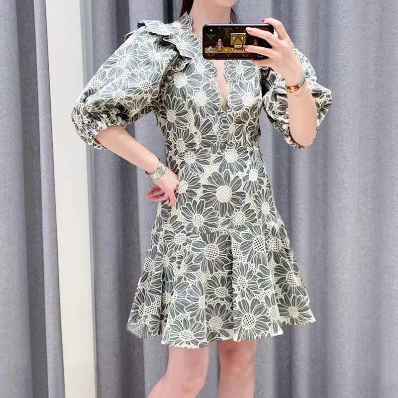 

Woman Summer French Slim Floral Embroidery Vintage Mini Dress High Version Female Casual Brand Dress Ladies New Dresses ML187