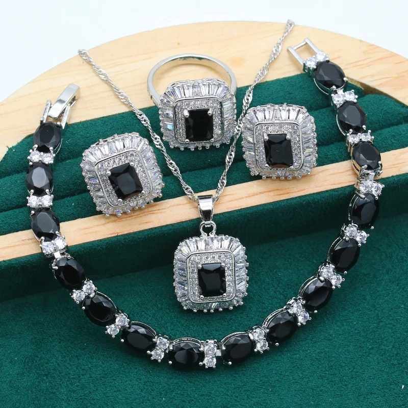 

Комплект из колье, серёг и кольца, из серебра 925 пробы