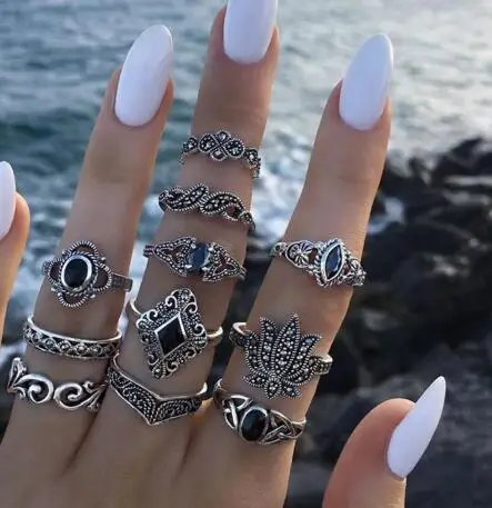 

European and American fashion water drop diamond retro geometry black gem hollow lotus set ring 11 piece joint ring for women