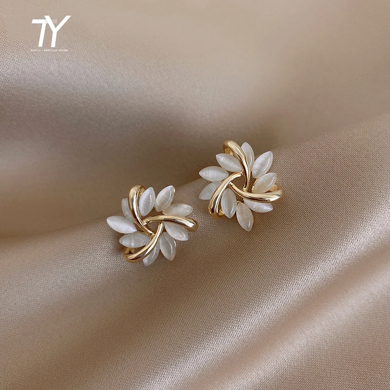 

Elegant and Exquisite Opal Petal Circle Stud Earrings For Woman 2020 New Classic Jewelry Luxury Party Girl's Unusual Earrings