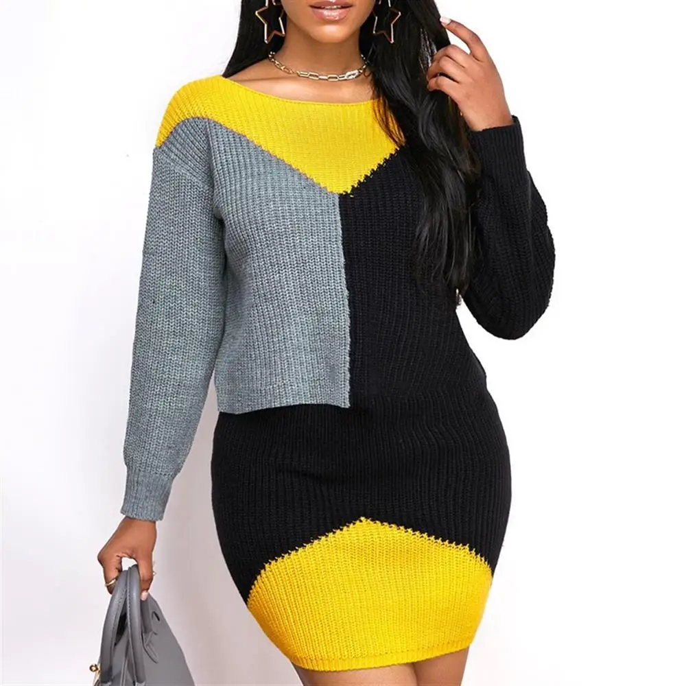 

Женское трикотажное платье-свитер с длинным рукавом и круглым вырезом