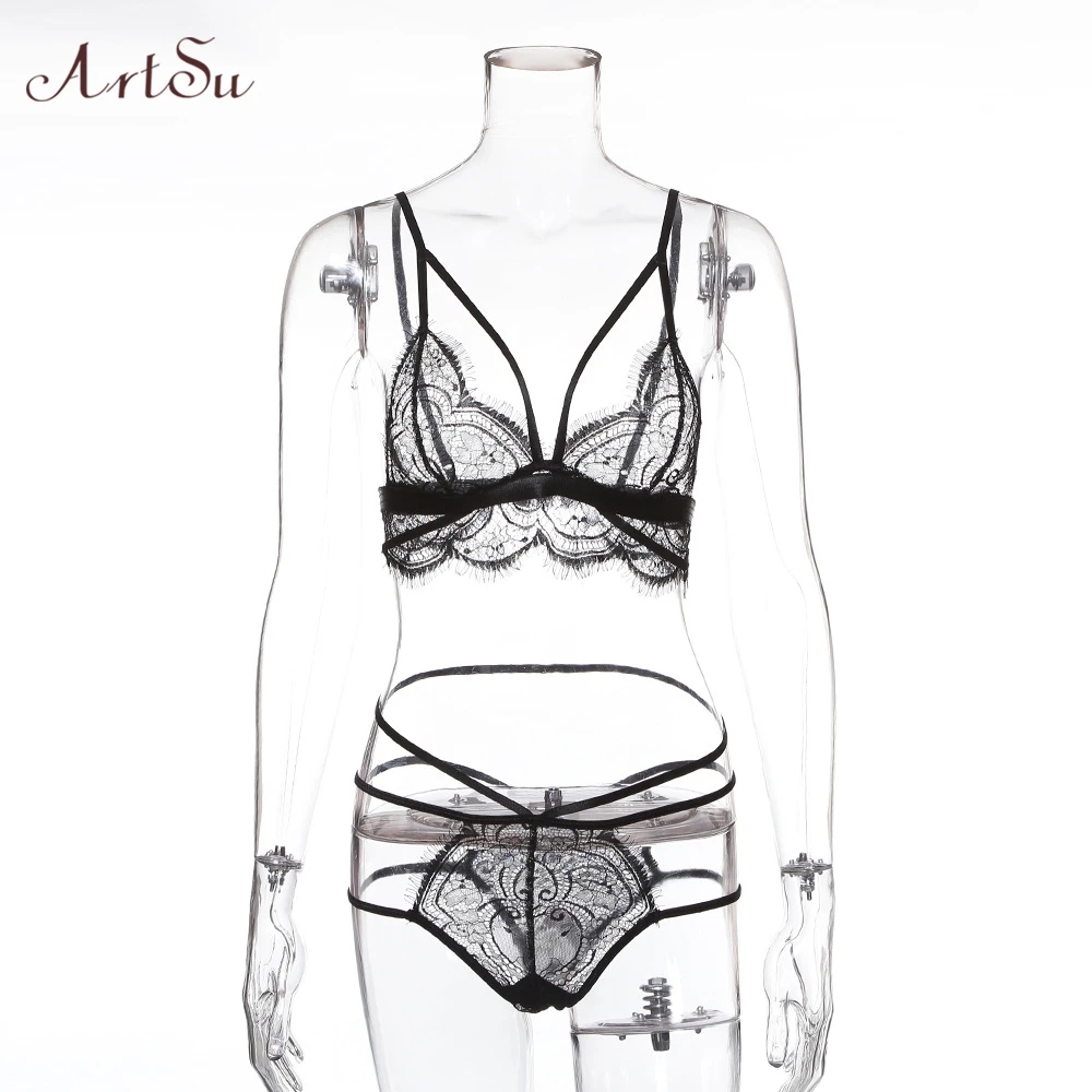 Комплект женского кружевного нижнего белья из бюстгальтера и
