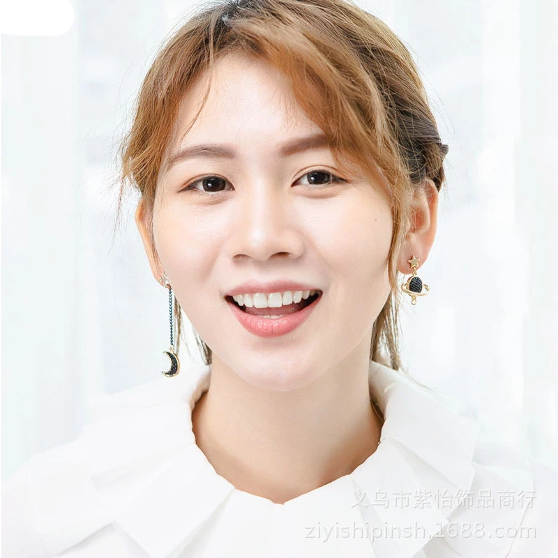 Серьги-гвоздики с кисточками в виде Луны | Украшения и аксессуары