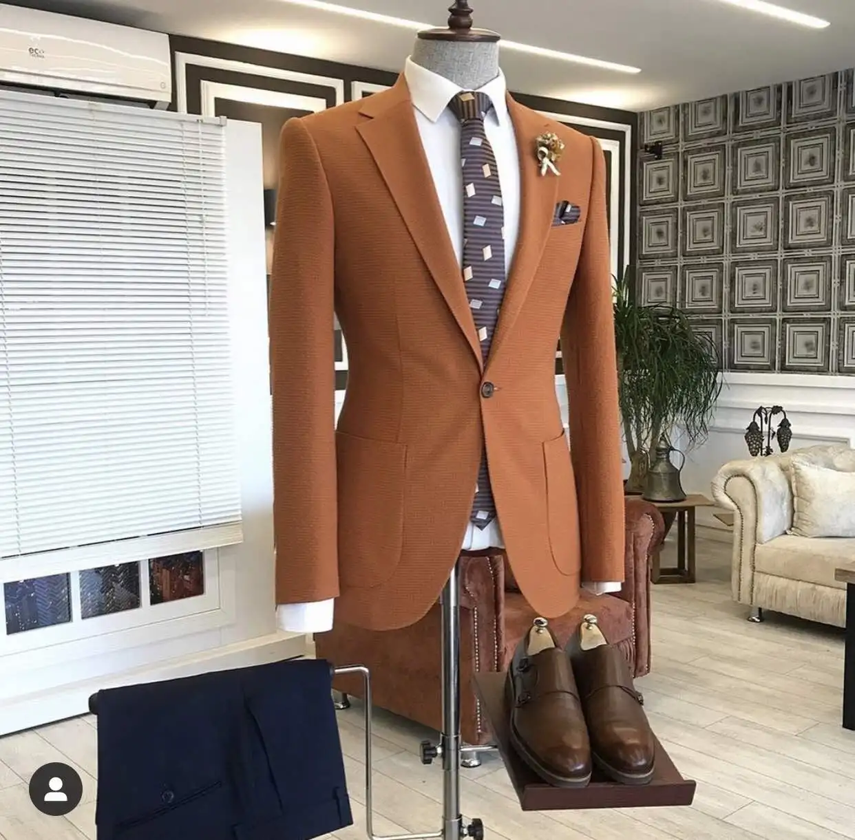 Оранжевый на одной пуговице лацкан с тупым углом Мужские костюмы мужской костюм