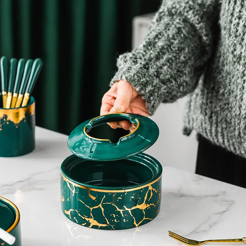 

Nordic Ceramic Ashtray Luxury With Cover Portable Ashtray Creative Round Desktop Outdoor Accessories Cendriers Smoking Set BK50Y