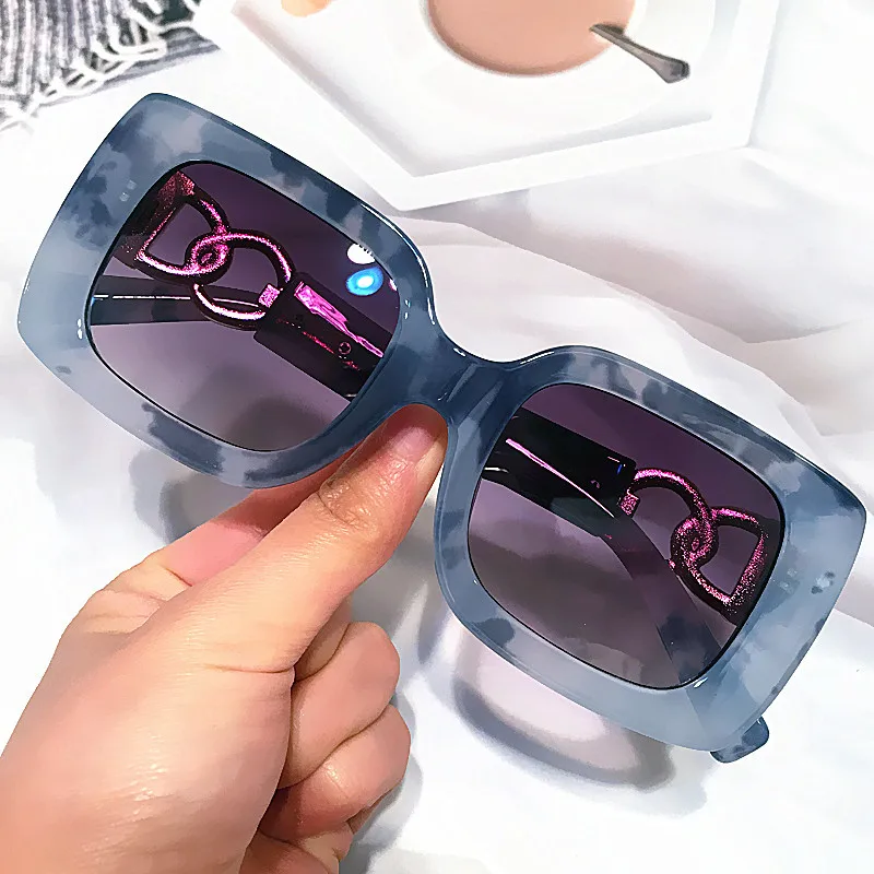 

Солнцезащитные очки с градиентом для мужчин и женщин, роскошные брендовые винтажные солнечные аксессуары в квадратной оправе с синим принт...