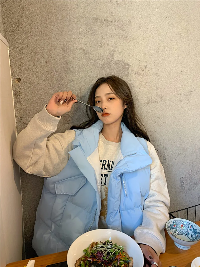 

Пуховик женский однотонный с воротником-стойкой, на молнии, с карманами