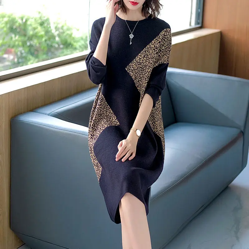 

Women Autumn Winter New Fashion Leopard Knitted Dress Female Vintage Loose Sweater Dress Ladies O-neck Knee-length Dresses P108