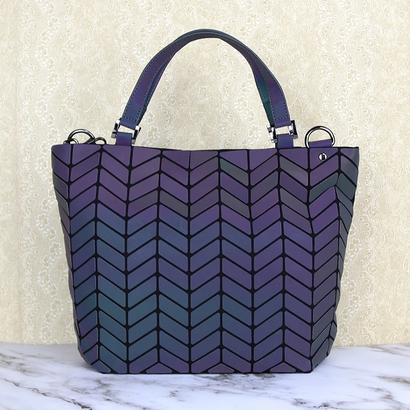 Korean version of the new geometric rhombic package PU luminous bucket bag female shoulder diagonal | Багаж и сумки
