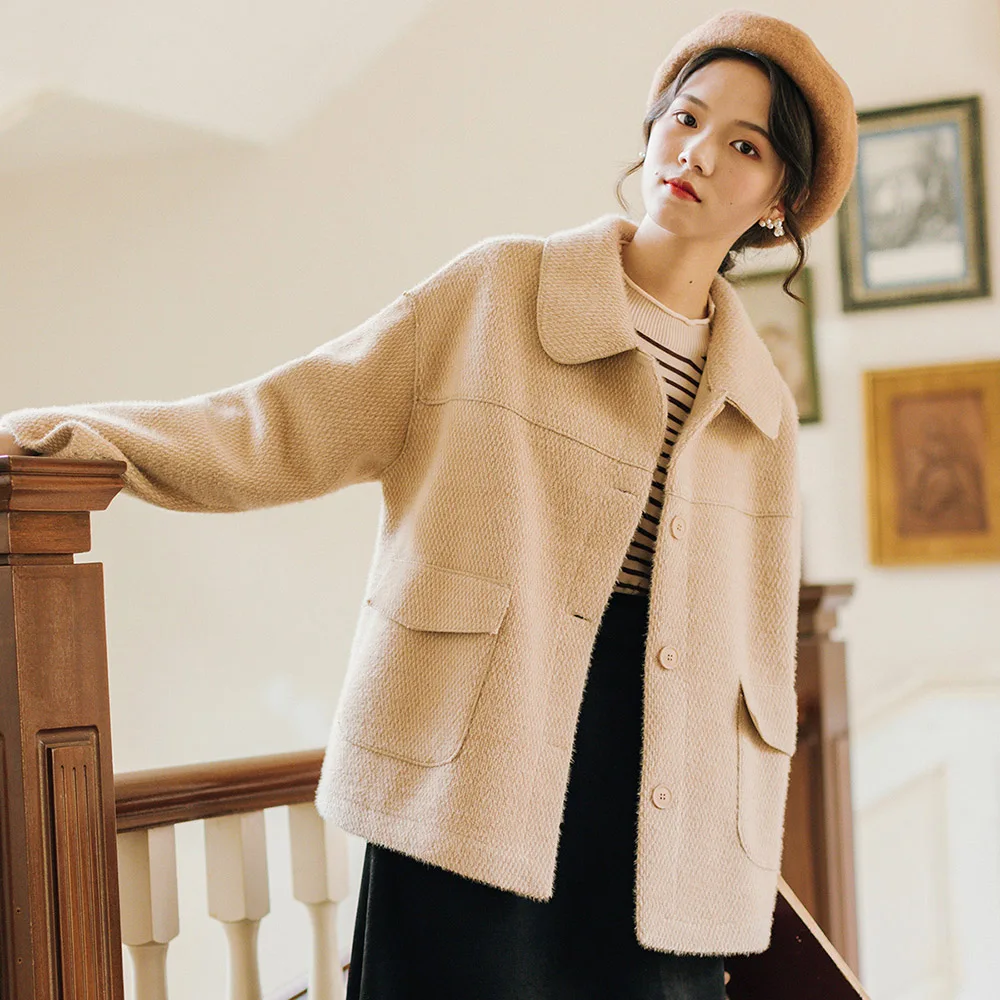 Простая однобортная куртка неэластичная с длинным рукавом и воротником