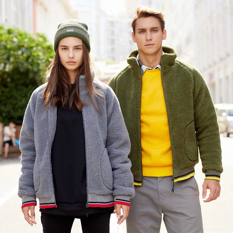 

Hoodies & Sweatshirts