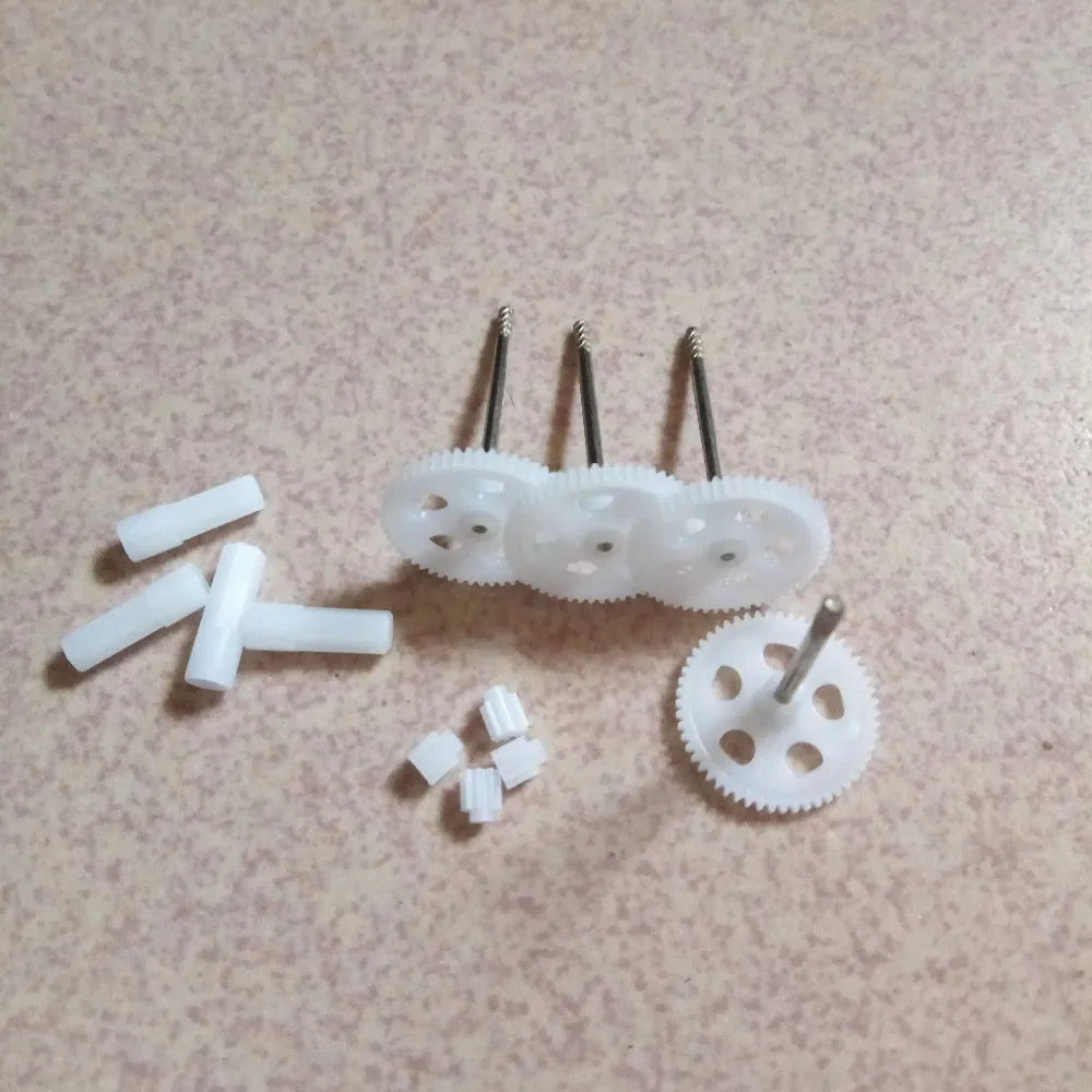 Моторная шестерня пластиковая 4 шт. + шестерни с лопастями пропеллер