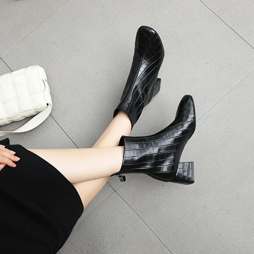 

Women Ankle Boots Superfine Fiber PLUS SIZE 22-26.5cm Length Autumn Winter Warm Plush Vintage Stone Pattern Platform Boots