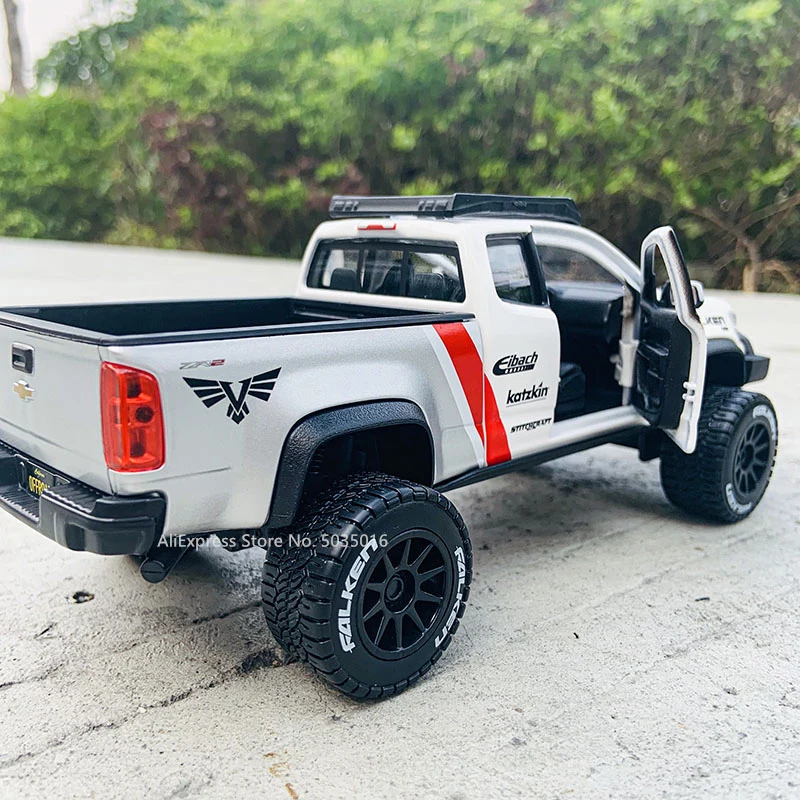 

Maisto 1:27 The new 2017 Chevrolet Colorado ZR2 off-road Coupe alloy car model handicraft decoration collection toy tool gift
