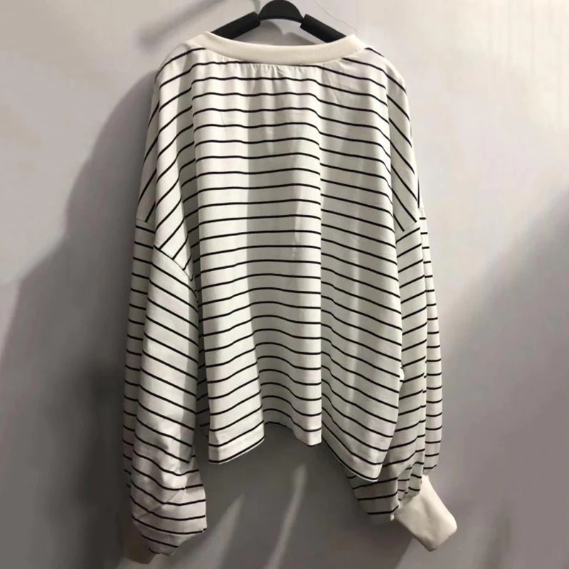 

[EAM] Women White Striped Casual Big Size T-shirt New Round Neck Lantern Sleeve Fashion Tide Spring Autumn 2021 1DD5591