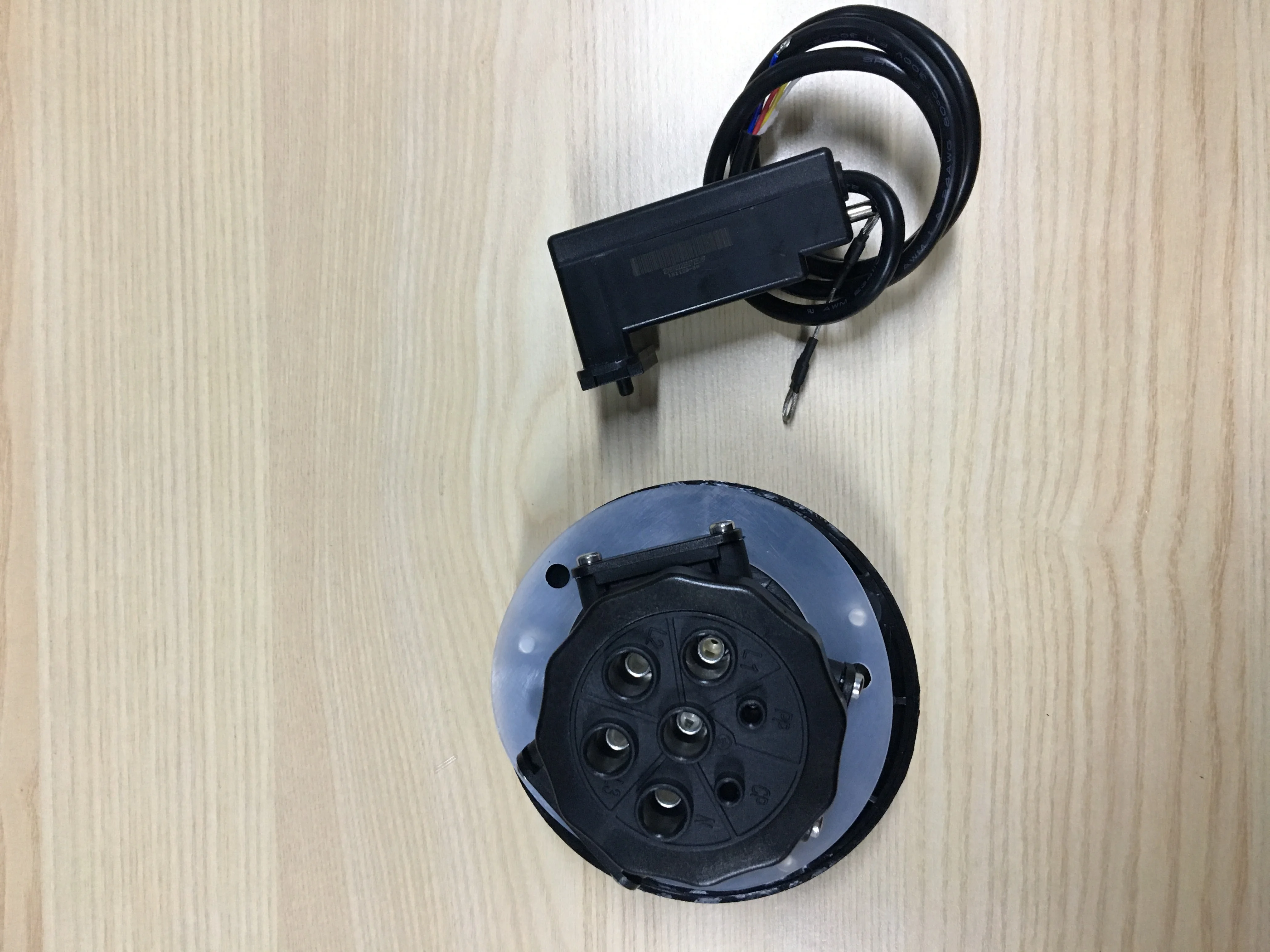 

Mennekes Type 2 Female Socket for EV Charging Station Dostar Type 2 Socket with Elctromagnetic Lock 3 Phase 380v Socket Dsiec2a