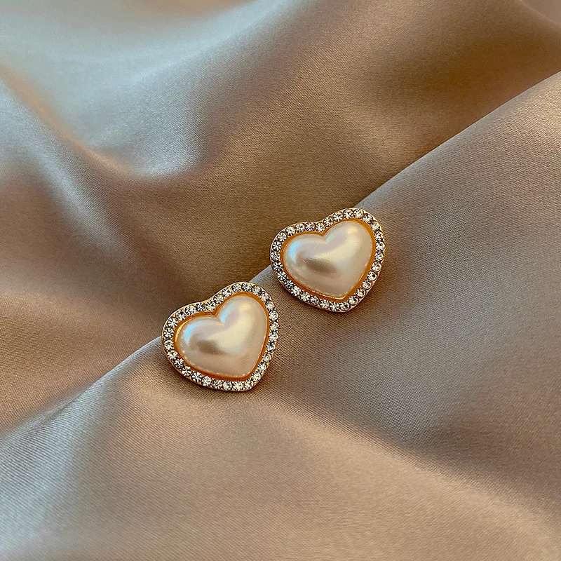 

Cute Rhinestone Side Faux Pearl Heart Stud Earrings for Women Fashion Korean Style Jewelry Pendientes Party Accessories C348