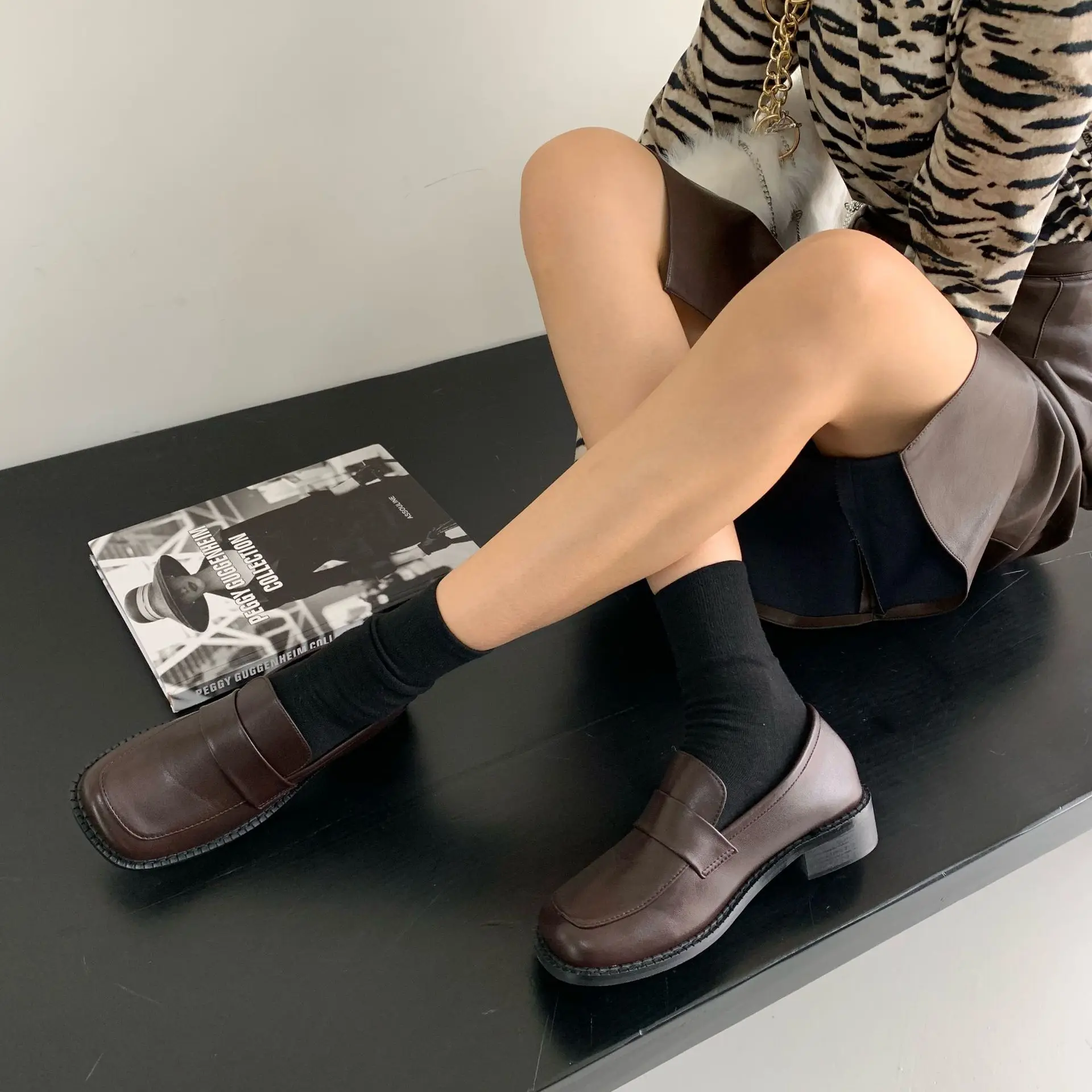 

Shoes Woman Flats Modis Round Toe Shallow Mouth Oxfords Low Heels All-Match Casual Female Sneakers British Style Autumn Dress 20