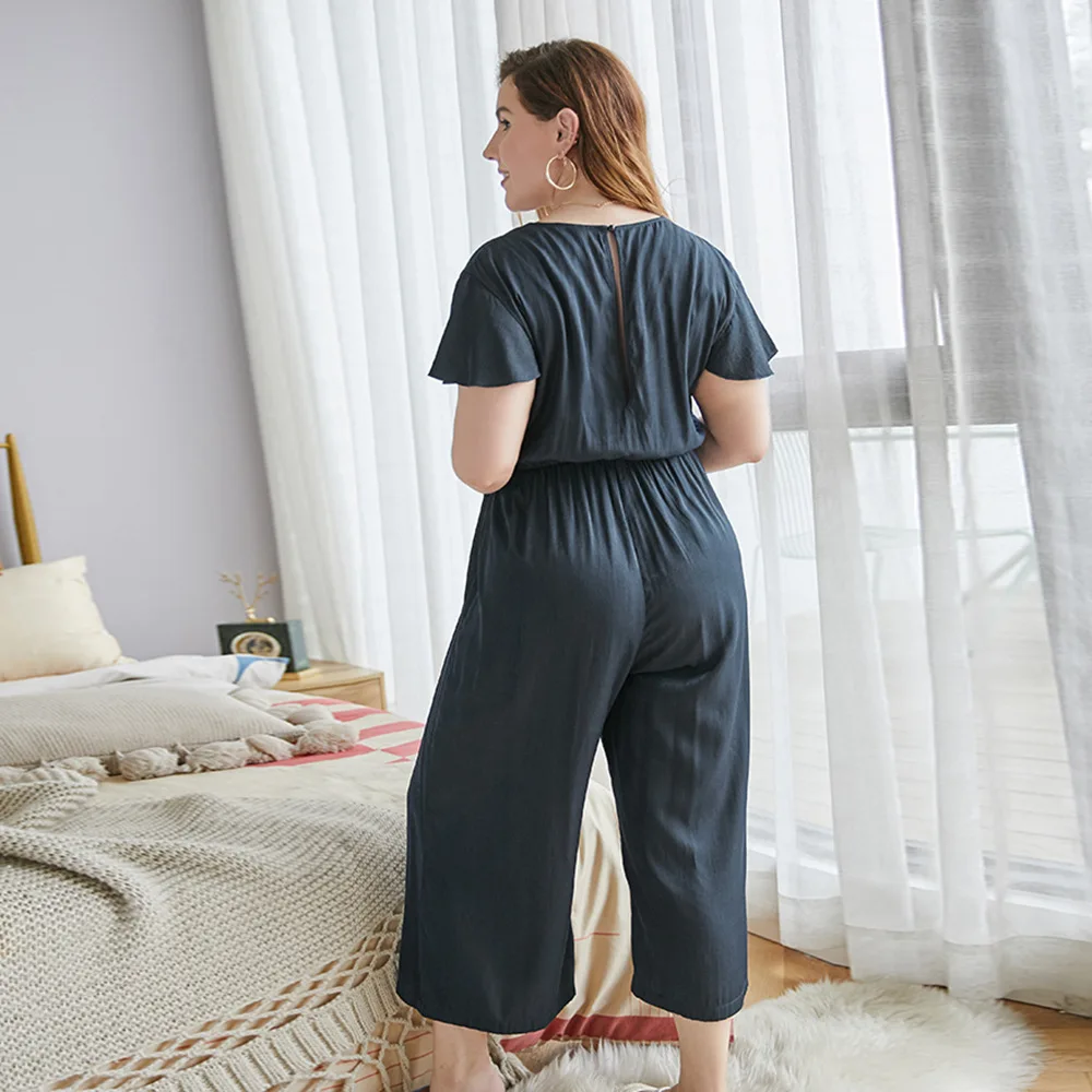 Женский комбинезон с V-образным вырезом на пуговицах | Женская одежда