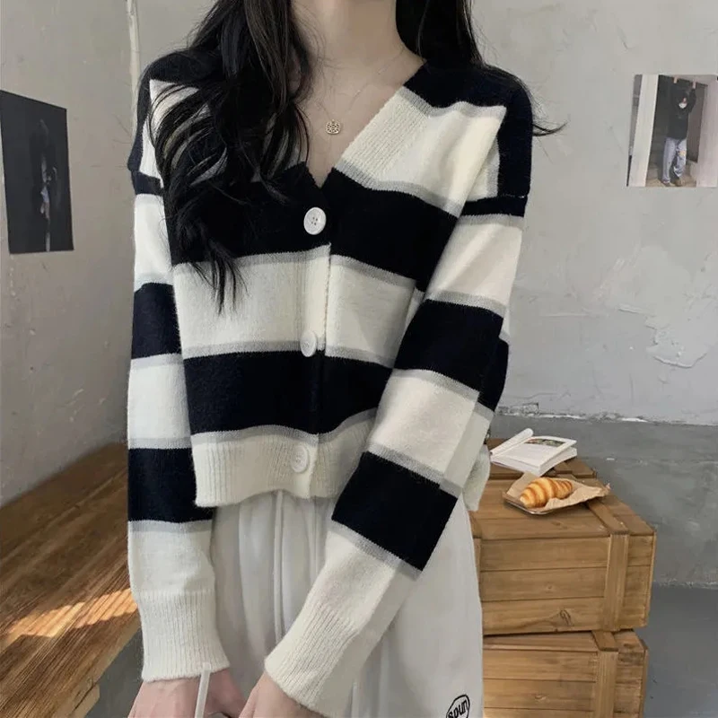 

Autumn Women V Neck Long Sleeve Striped Knitted Cropped Cardigan Fashion Casual Knitwear Coat Female Loose Button Sweater Jacket