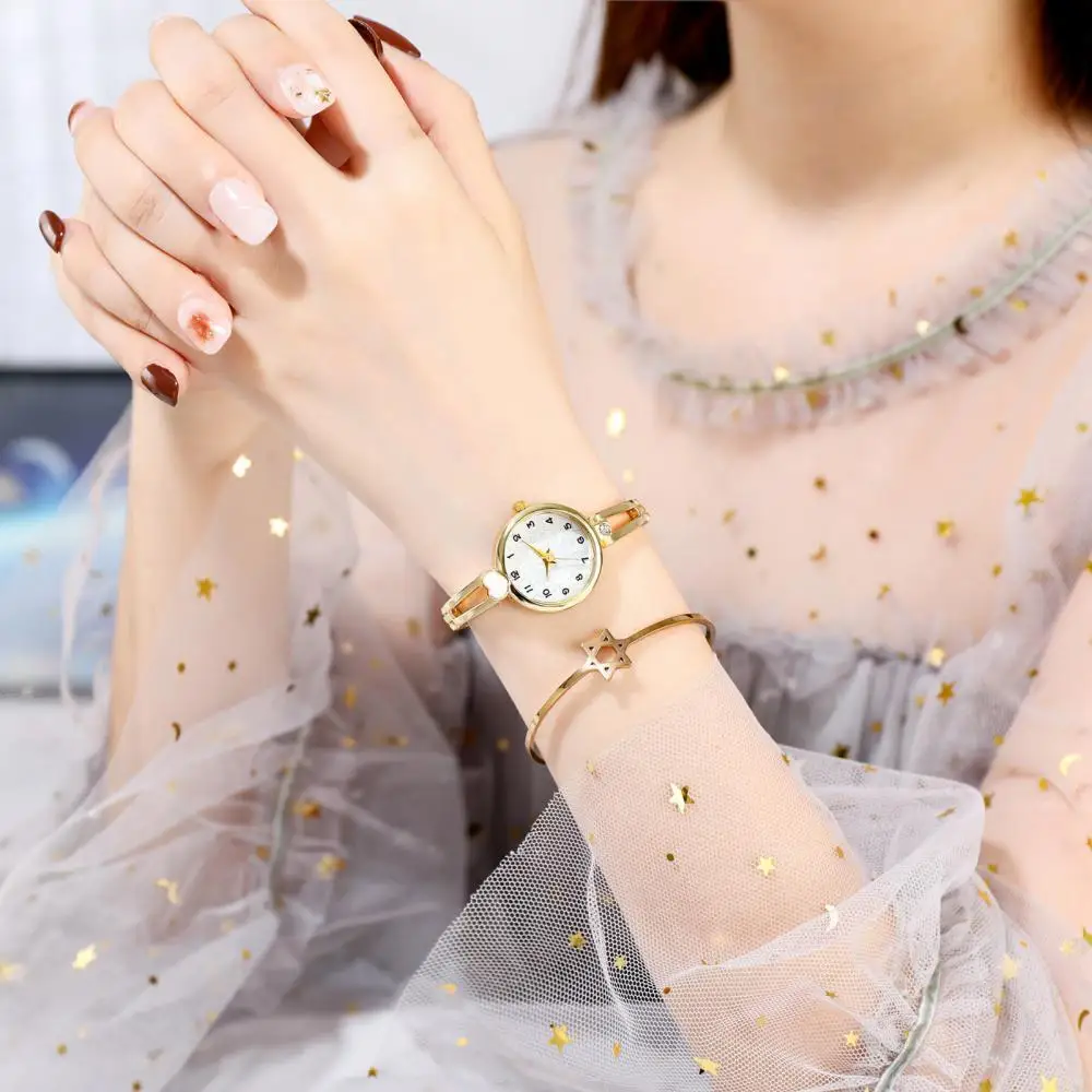 

Girls Simple Watch Peach Heart Round Dial Number Bracelet Wristwatch for Women