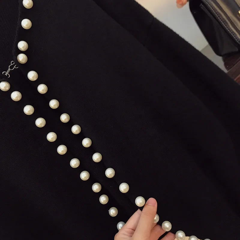 Женский длинный кардиган на пуговицах однотонный с контрастным принтом и