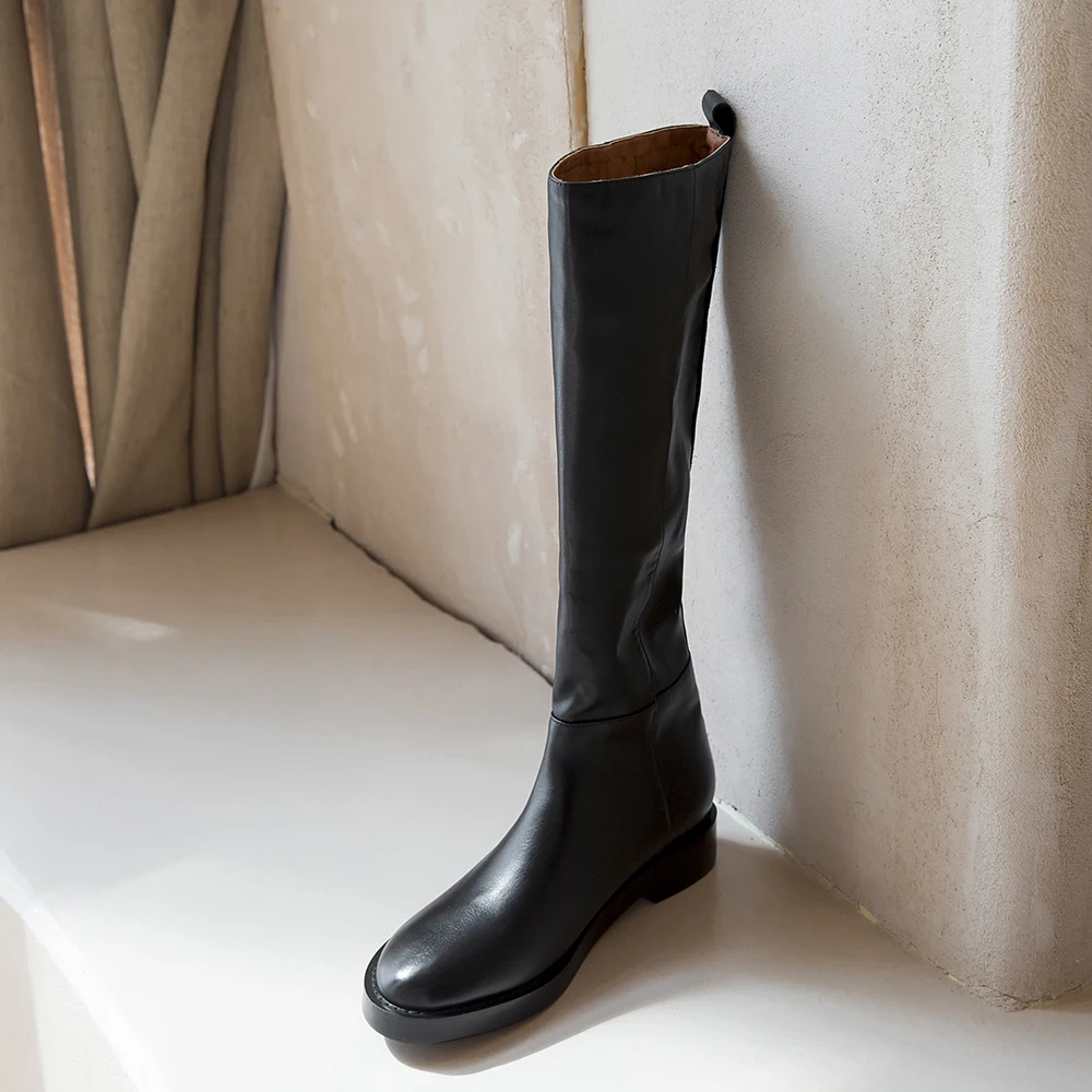 Женские сапоги из мягкой натуральной кожи на плоской подошве теплые зимние