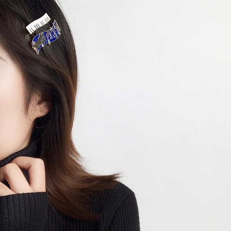 Женская эмалированная заколка для волос с эмалью и синими нотами подарок девушки