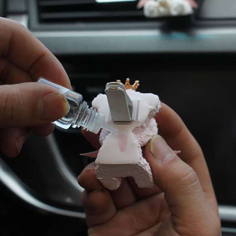 

Creative Crown Diamond Cute Violent Bear Car Air Freshener Perfume Conditioner Clip Aromatherapy Aotu Interior Decoration