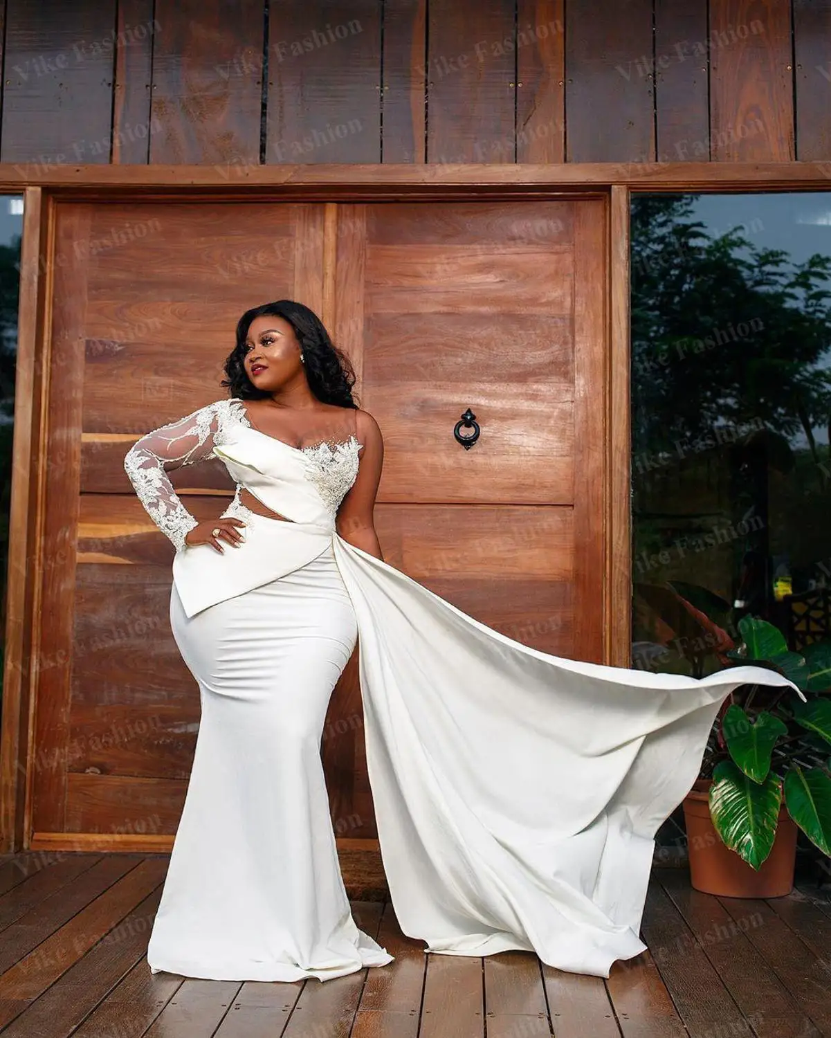 

2020 Plus Size Arabic Cheap Lace Beaded Wedding Dresses Deep V-neck Mermaid Bridal Dresses Long Sleeves Custom Wedding Gowns