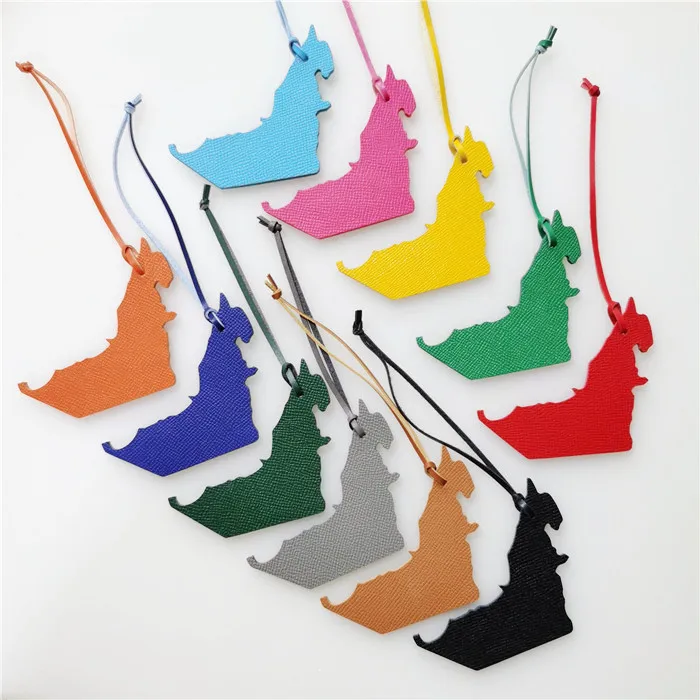

Оптовая продажа, сделанные на заказ модные брелоки из натуральной кожи с картой ОАЭ, подвески для женских сумок