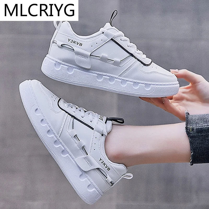 

2021 Fashion Woman Shoes Luminous Sneakers Lightweight Breathable Non-slip Lace-Up Shoes Comfortable Wear-resistant Casual Shoes