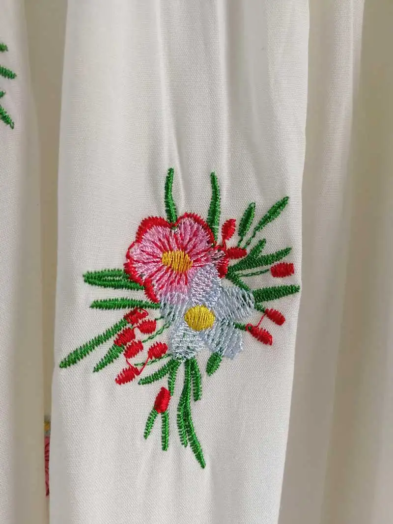 Богемный Вдохновленный белый цветочной вышивкой платье женское с v образным