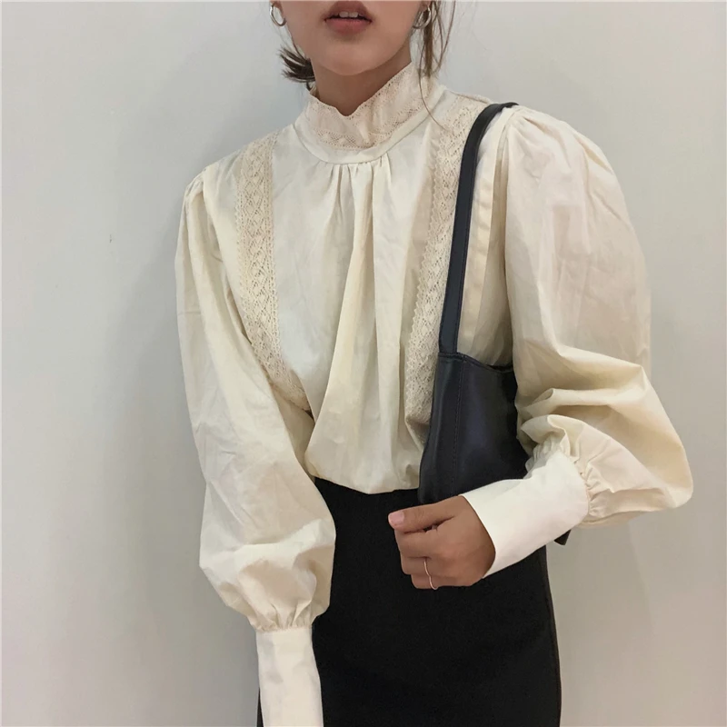 Осенняя шикарная блузка в стиле ретро с кружевами и нашивками на крючках