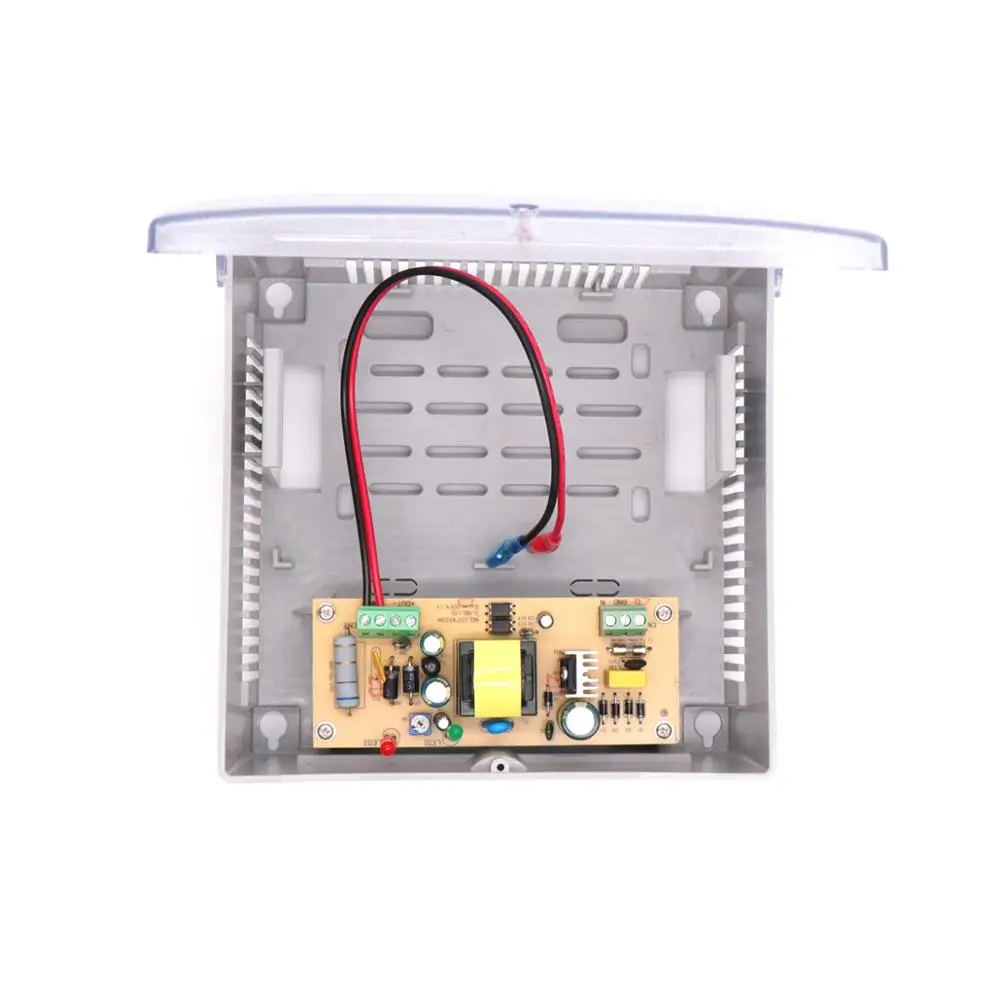 Блок питания в пластиковой коробке 12 В 2 А с резервной фотобатареей (7 Ач) для