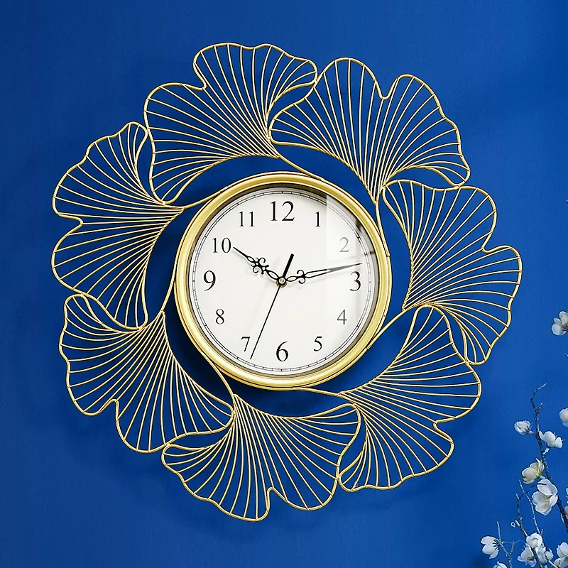 

Static high temperature paint Nordic living room wall clock fashion creative light luxury style personalized art decoration