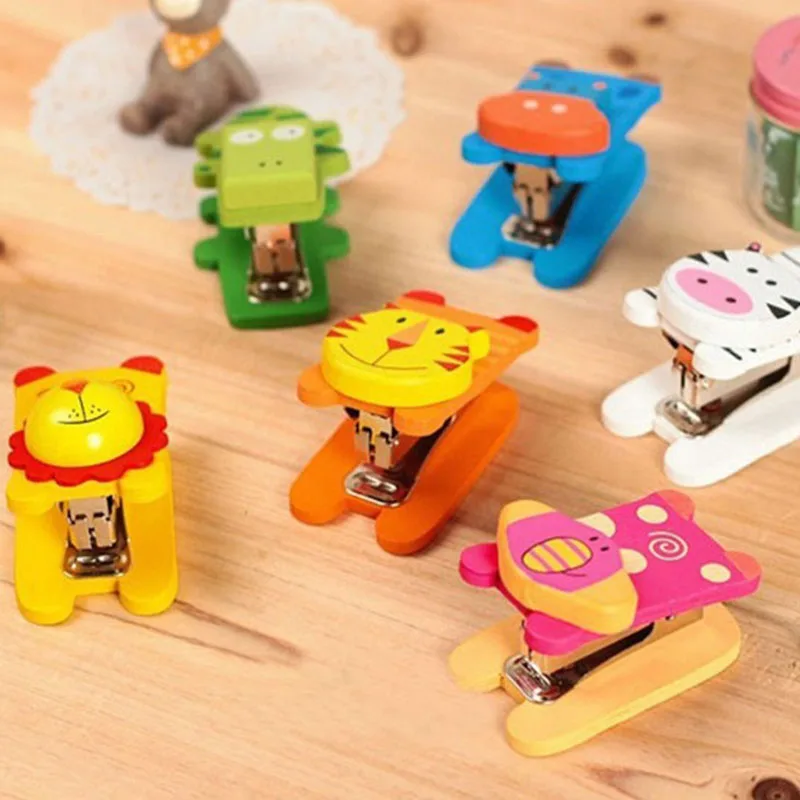 

1 Pcs Cartoon Wooden Animal Mini Stapler Elephant Tiger Cow Hippo Alligator Screw Connected Manual Stapler School Supply