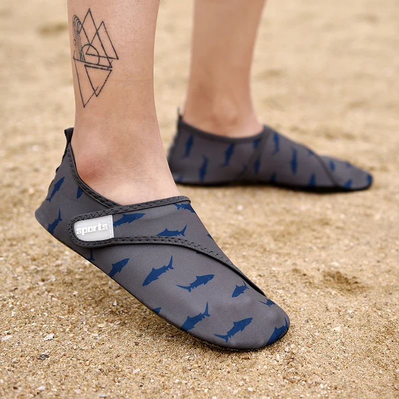 

Men Water Shoes Quick Dry Beach Sneakers Breathable Summer Barefoot Shoes Flat Men Casual Loafers Zapatos De Hombre Ligth Weight