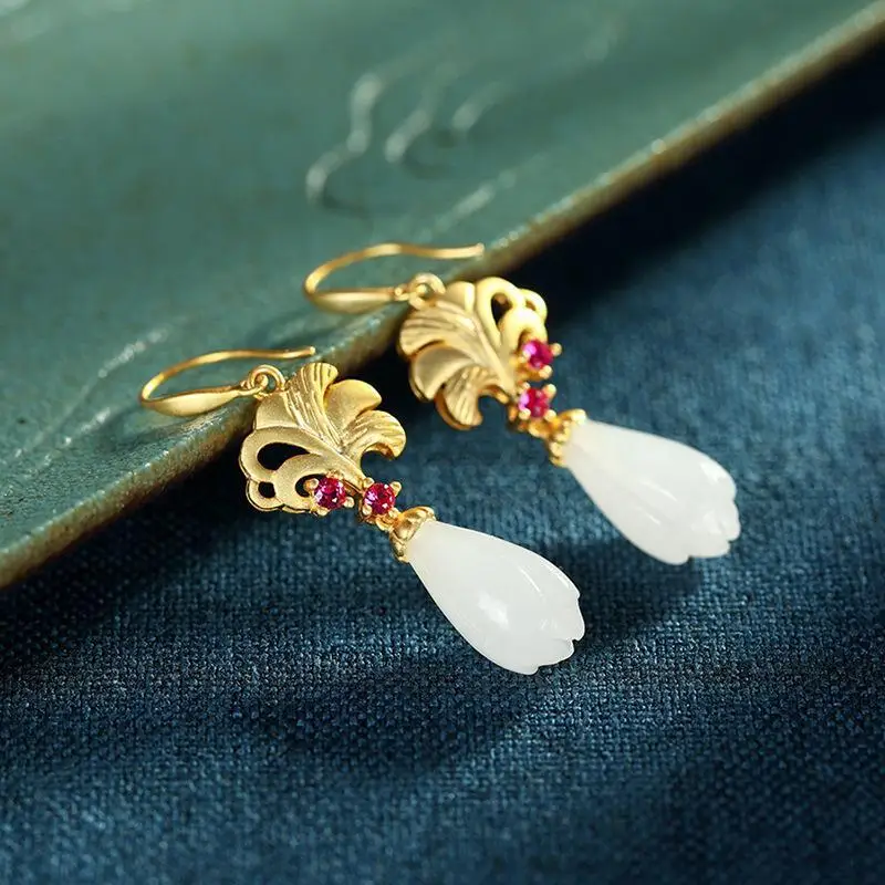 

S925 Sterling Silver Gold Hetian Jade Vintage Magnolia Flower Red Zircon Female Eardrops Ear Hooks Earrings Earrings Hot Sale