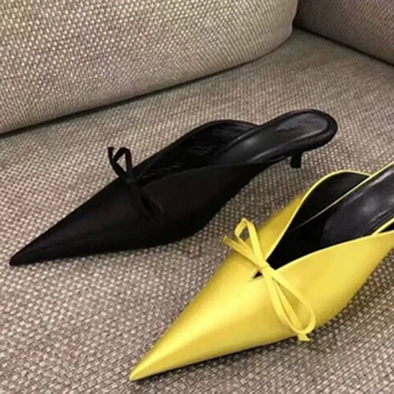 Женские туфли без застежки с острым носком Цвет желтый черный Туфли из атласной