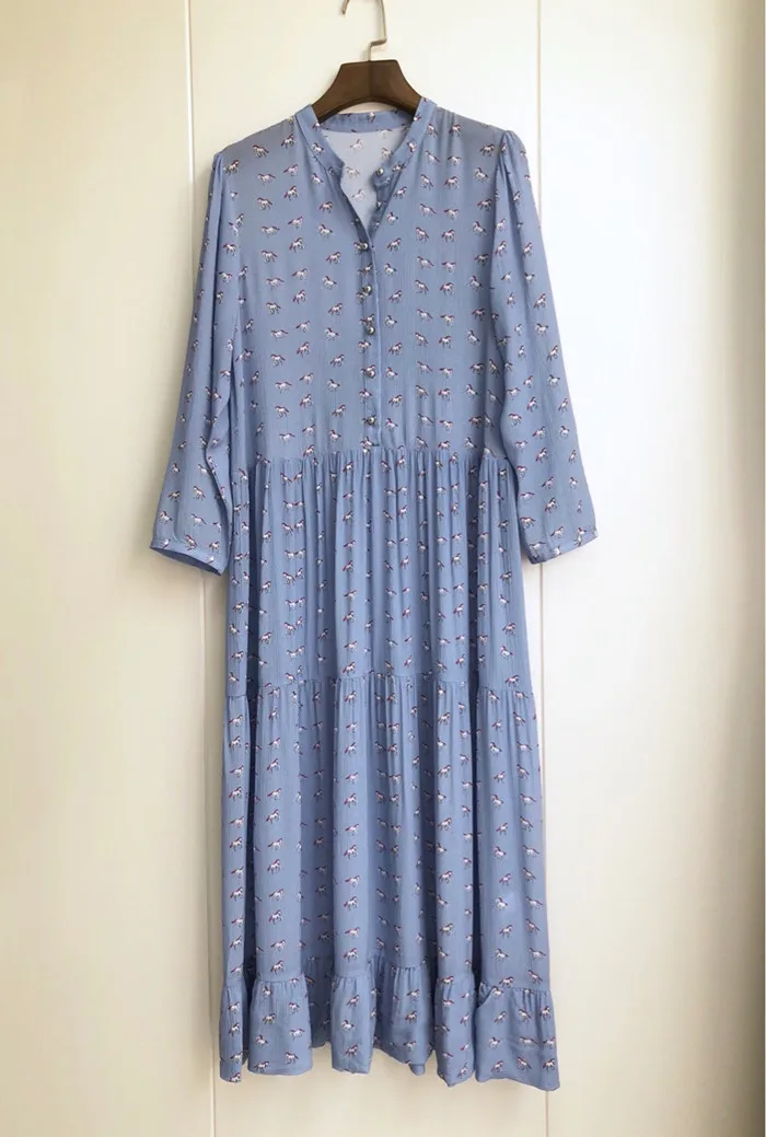 Женское длинное плиссированное платье с длинным рукавом и воротником