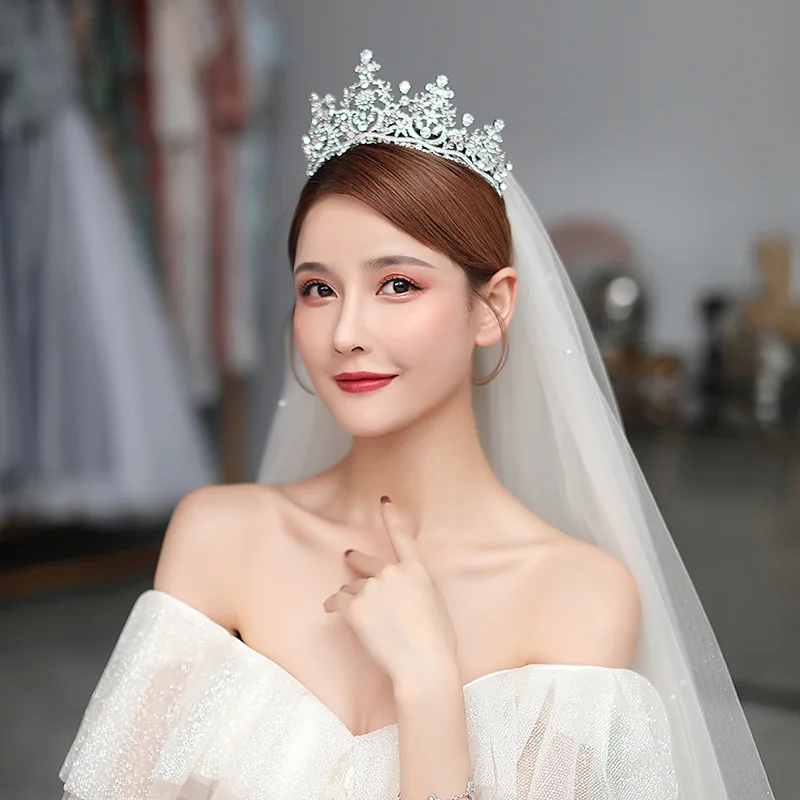 

Baroque Crowns and Tiaras Crystal Pearl Bride Wedding Queen Crowns for Women Decorative Princess Tiaras for Women and Girls