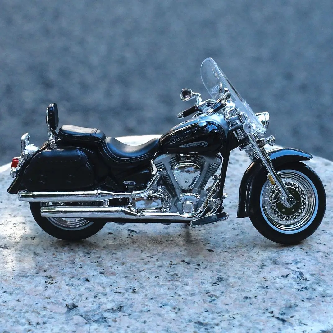 Maisto 1:18 YAMAHA ROAD STAR SILVERADO Motogp Motorcycle Model Souvenir Toy Collectible Mini Moto Die Cast
